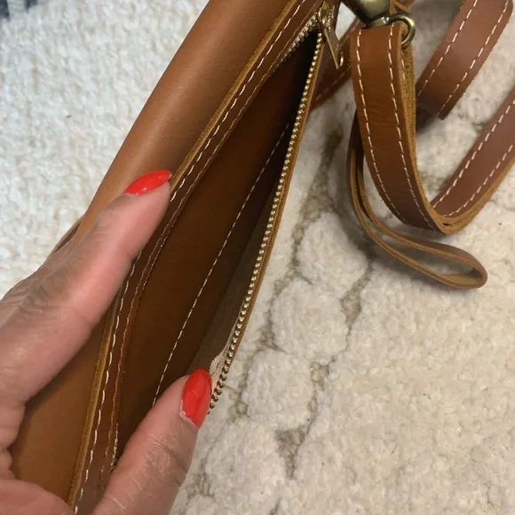 Portland, leather Crossbody - Picture 9 of 12